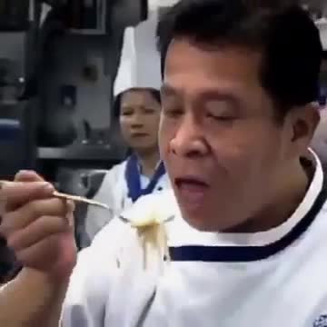 Chef dies inside after tasting Gordon Ramsay pad thai