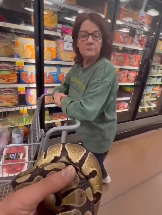 Hold my snake 🐍